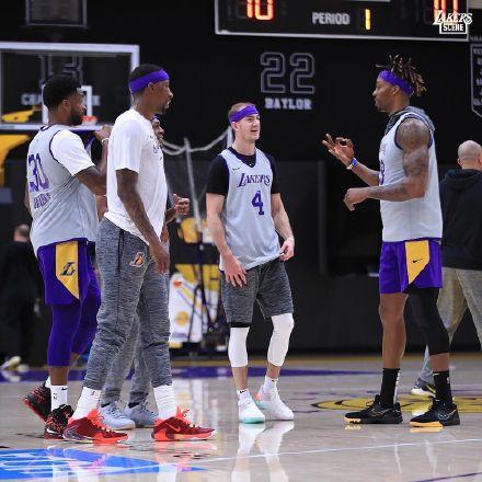 LPL携手全国13城影院举办观赛活动，8月30日16：00不见不散